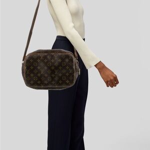 Louis Vuitton Monogram Canvas Crossbody Shoulder Bag in Brown